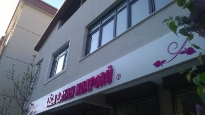 Bayan Kuaförü Tabelası